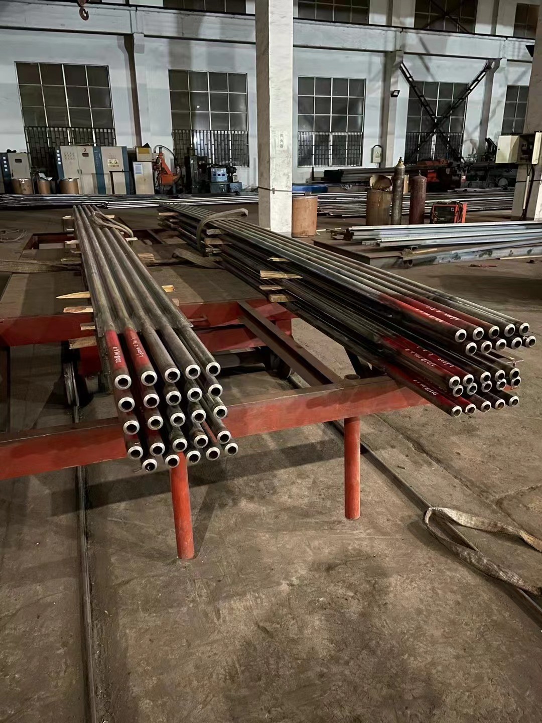 水冷壁管屏|管中心距76.2mm，管屏長6米、5根一組，Φ63.5×7.1內螺紋管，鰭片8mm