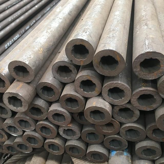 材質：SA-210C規格：63.5×7.5 4根一排，鱗片寬度12.7mm厚度6mm管排總長度12米，內螺紋8個頭） 管材需正偏差，帶500米密封