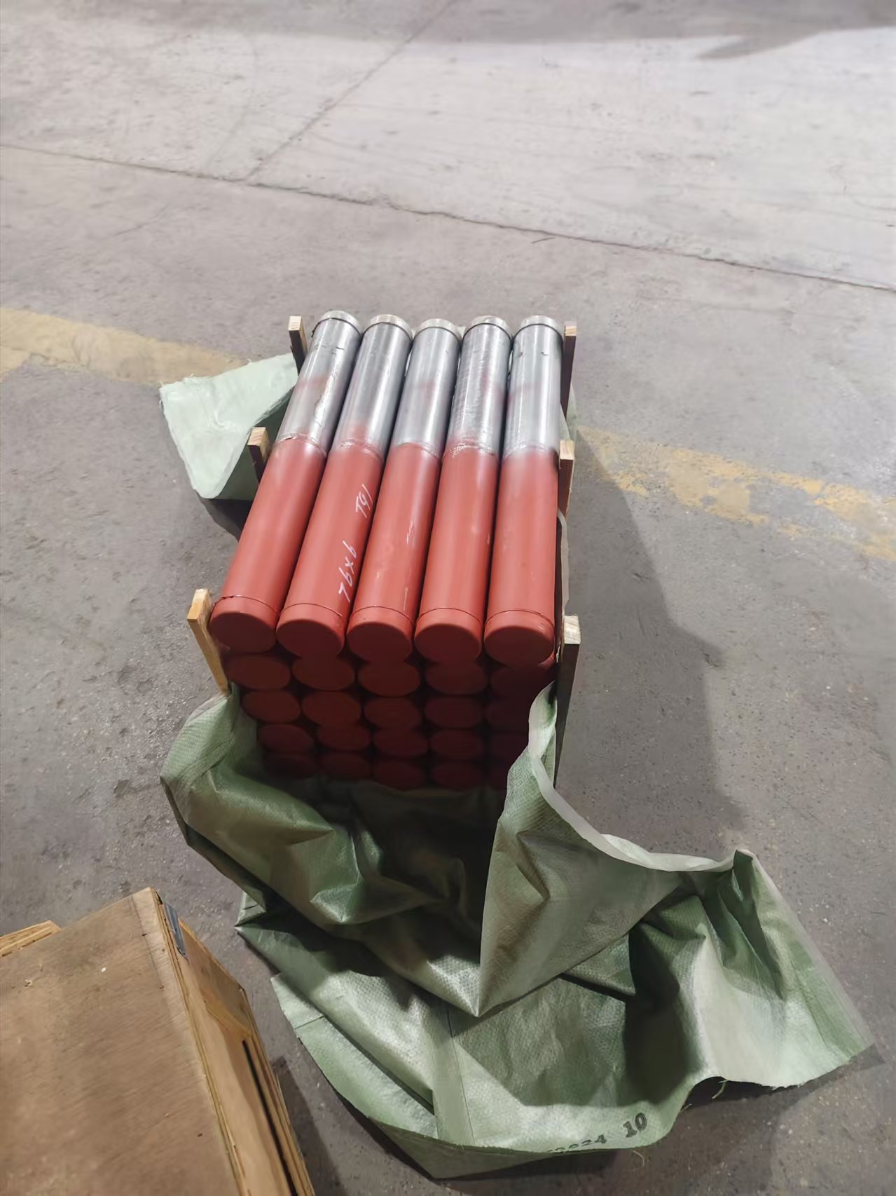 規格：ф76×6，長度600mm，材質：SA-213TP347HFG/SA-213T91,兩種材質各300mm